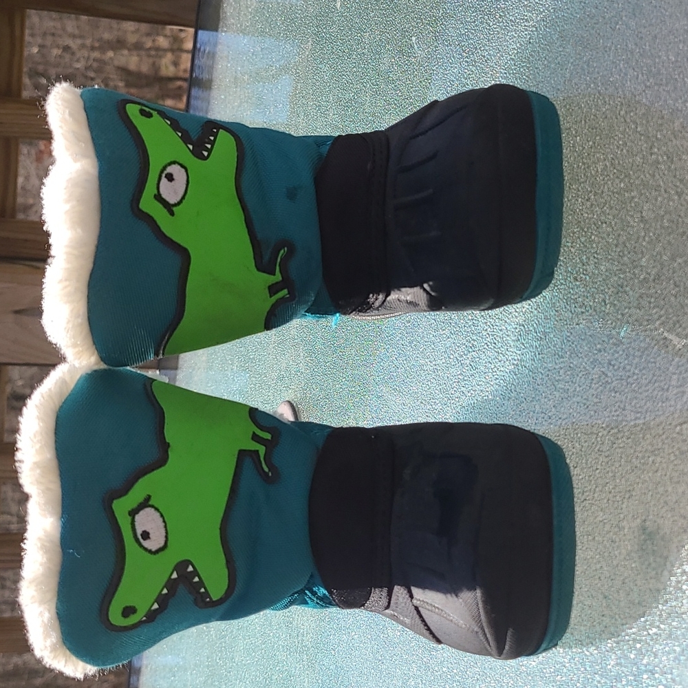 Size 6 Cat & Jack dinosaur snow boots
